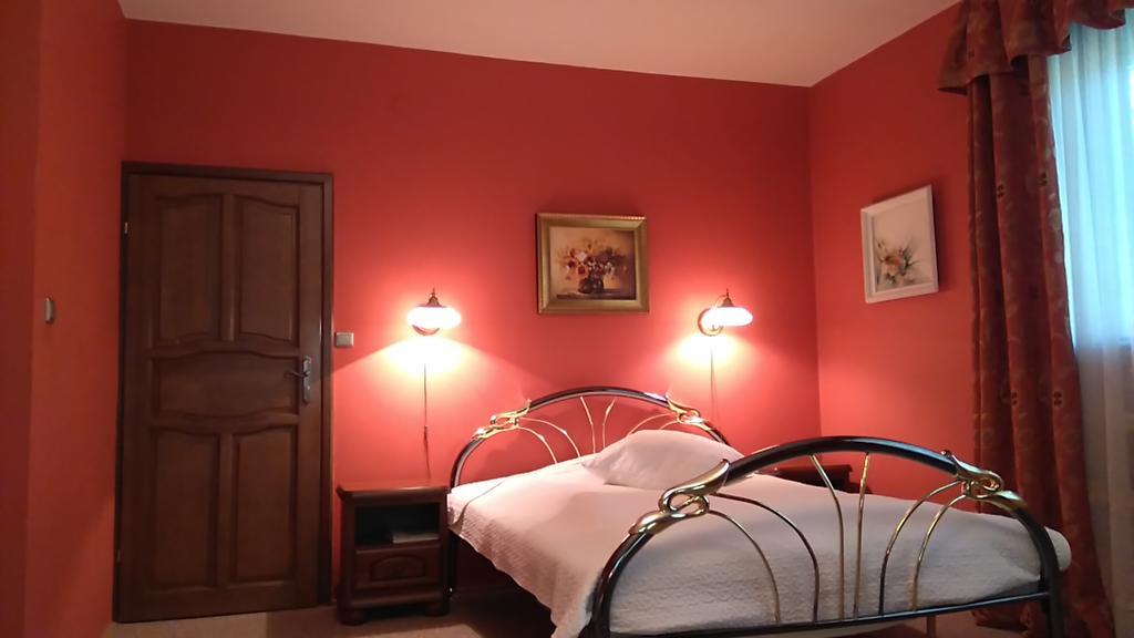 Villa Podkowa Podkowa Leśna Buitenkant foto